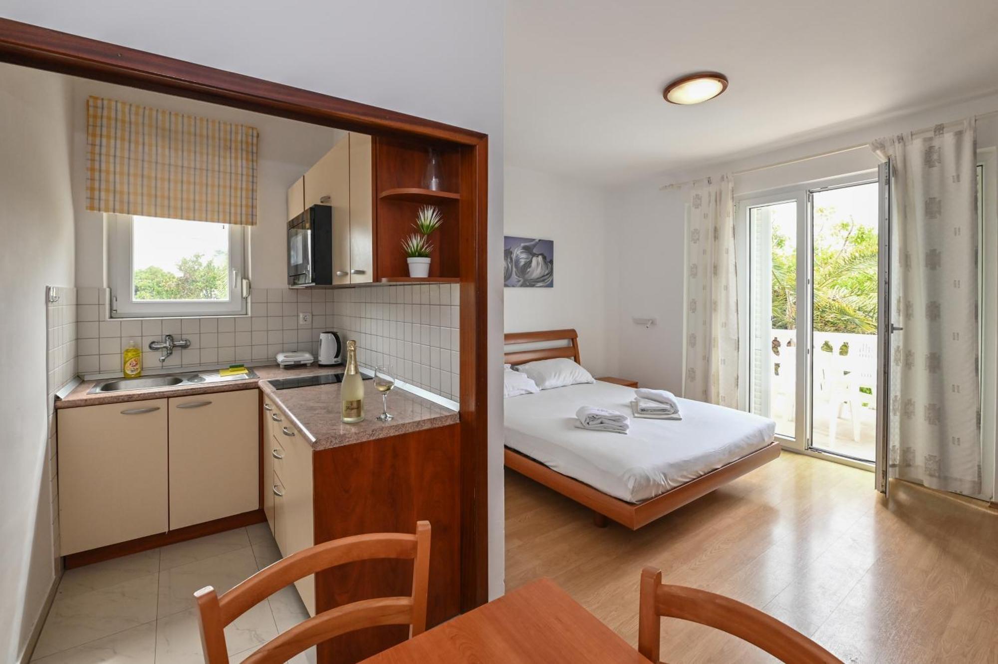 Seagull Pool Apartments & Studios 诺瓦利娅 外观 照片