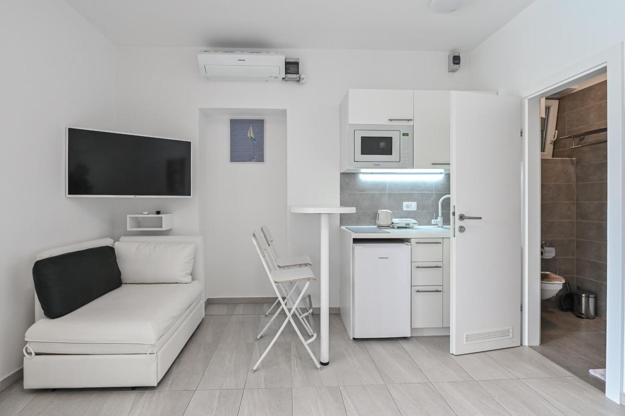 Seagull Pool Apartments & Studios 诺瓦利娅 外观 照片