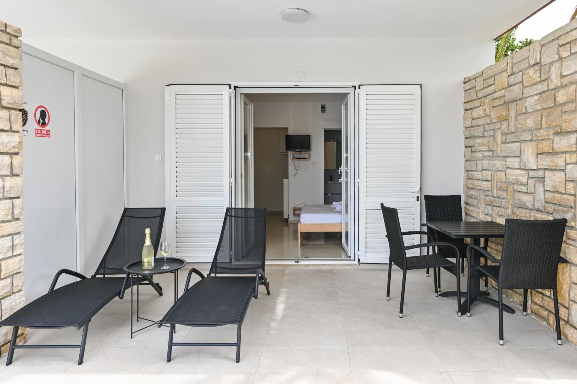 Seagull Pool Apartments & Studios 诺瓦利娅 客房 照片